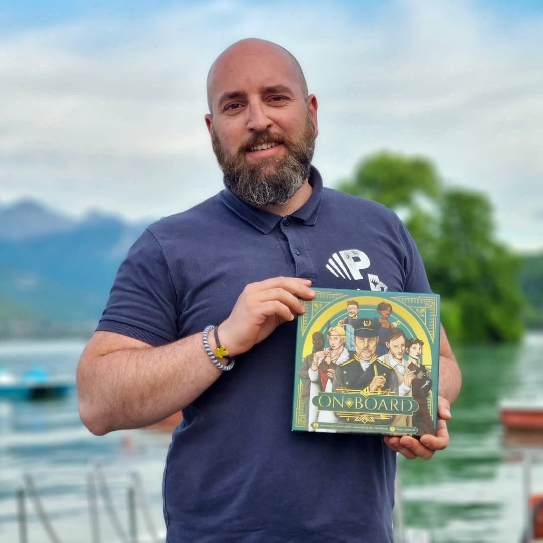 Playin_by_MB's tweet photo. Vous avez joué à quoi ce week-end ? 

🛳David est parti en croisière et a tenté de satisfaire au mieux ces passagers. @CapitaineMeeple 

🔎Lucie s’est mise dans la peau d’Agatha Christie pour aider Claire Harper à résoudre des affaires criminelles. @Studio_H_Games 

Et vous ?! https://t.co/BhXJcSrA8P
