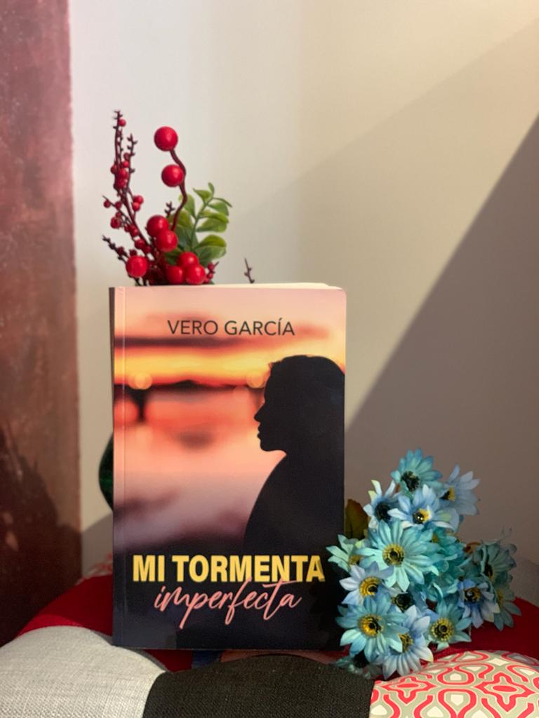 MiguelAngel_DV's tweet photo. @verogv15 estrena nueva novela disponible en @amazon en formato Kindle, tapa blanda y tapa dura. 
Un libro recomendadisimo y casi tan bonito y hermoso como su autora!
No os lo podéis perder! https://t.co/rlZbrQatUz