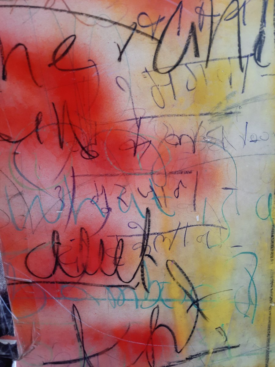 dranuharshal's tweet photo. @ishtvibhu Thank you so much 4sharing this here are 3 places from my home, hop u can see the artists 🎨 writing on a mentors abstract painting, not a single wall has been spared @ArushiHarshal @harshal1967 @aradhya_w home is where the heart is, tu rang sharbaton ka mae meethe ghat ka pani.. https://t.co/JgGWNUDJKf