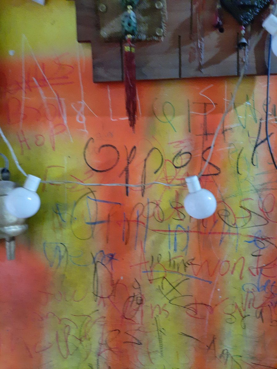 dranuharshal's tweet photo. @ishtvibhu Thank you so much 4sharing this here are 3 places from my home, hop u can see the artists 🎨 writing on a mentors abstract painting, not a single wall has been spared @ArushiHarshal @harshal1967 @aradhya_w home is where the heart is, tu rang sharbaton ka mae meethe ghat ka pani.. https://t.co/JgGWNUDJKf