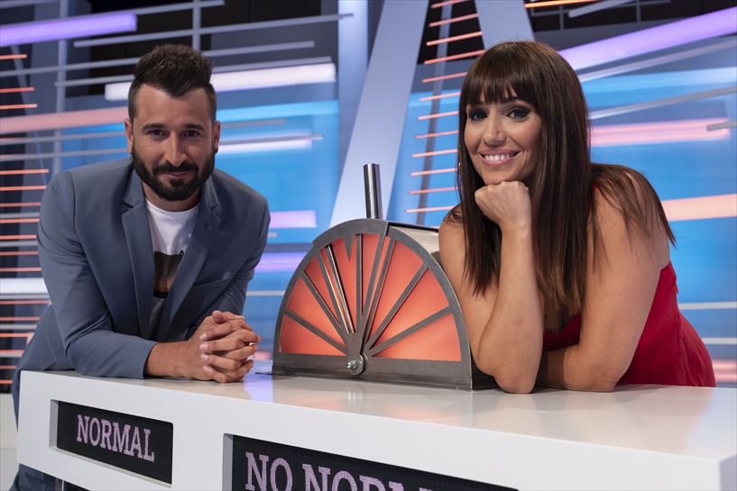 🔴 No te pierdas @NoEsNormalEITB, el divertido concurso presentado por <a href="/igor_siguero/">Igor Siguero</a> y <a href="/NereaAlias/">Nerea Alias</a>