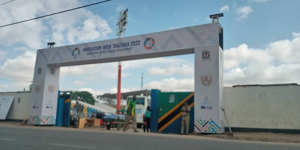 ms_merci22's tweet photo. Hatimaye tumeianza rasmi wiki ya kitaifa ya ubunifu, leo tarehe 16may hapa katika uwanja wa Jamhuri jijini Dodoma.

Share na kwa wengine wengi ili tuungane pamoja katika kujifunza. Karibu sana
 #UbunifuKwaMaendeleoEndelevu
 #Makisatu2022
@wizara_elimuTz https://t.co/ILbus3r5dj
