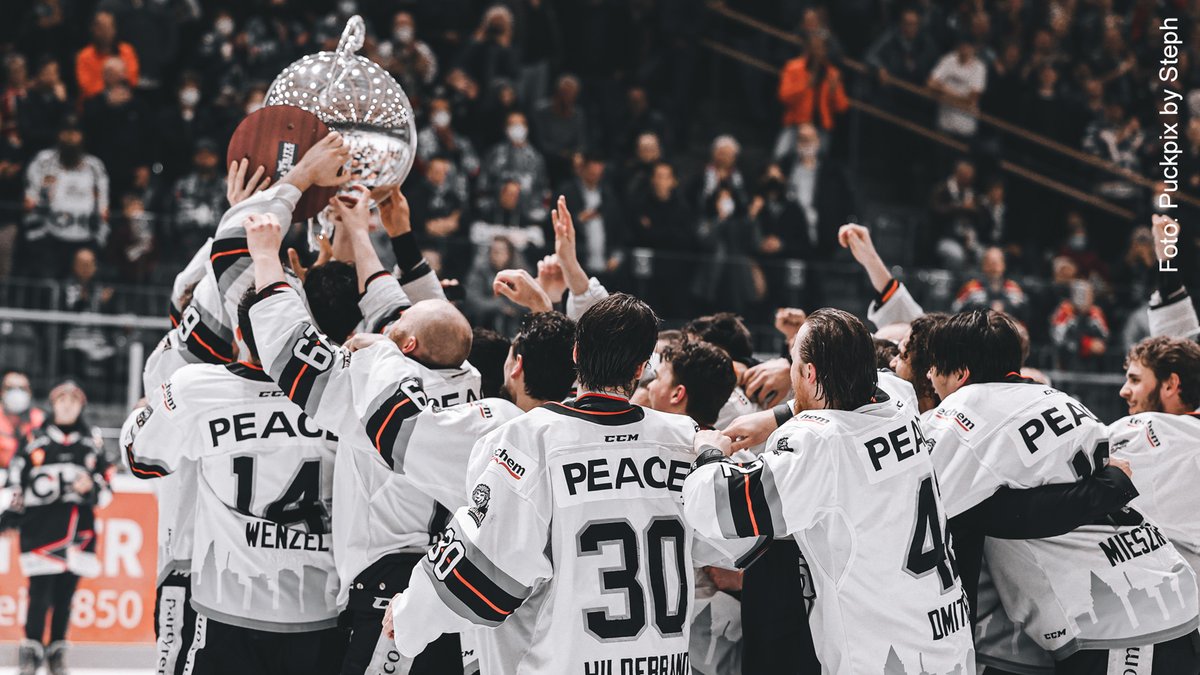 V_Ludwig's tweet photo. Ungeschlagen in den gesamten Play-Offs und mit drei ‚Sweeps' die DEL2-Meisterschaft geholt – die @loewenfrankfurt haben wirklich eine beeindruckende Saison absolviert. Wir freuen uns sehr, das Löwenrudel  als Supporter bei seinem Aufstieg in die erste Liga begleiten zu dürfen! https://t.co/kP2wIB0vgp