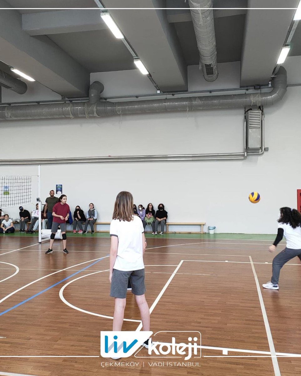 Liv Koleji sınıflar arası Voleybol Turnuvası tüm heyecanı ile başladı.⚽️🏅👍
Turnuvaya katılan öğrencilerimizi tebrik eder, başarılarının devamını dileriz 👏🏻👏🏻👏🏻 #livkoleji