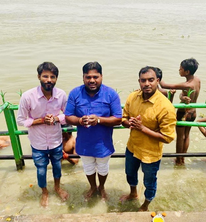 LateshLodhi1's tweet photo. आज आदरणीय जिला अध्यक्ष श्री धर्मवीर सिंह लोधी जी व युवा मोर्च�� टीम के साथ बुद्ध पूर्णिमा के पावन अवसर पर नरौरा घाट पर मोक्षदायिनी माँ गंगा में स्नान कर पूजा अर्चना की…
@RajveersinghUP 
@thisissanjubjp 
@Dharamveer501 https://t.co/flz38a5HnC