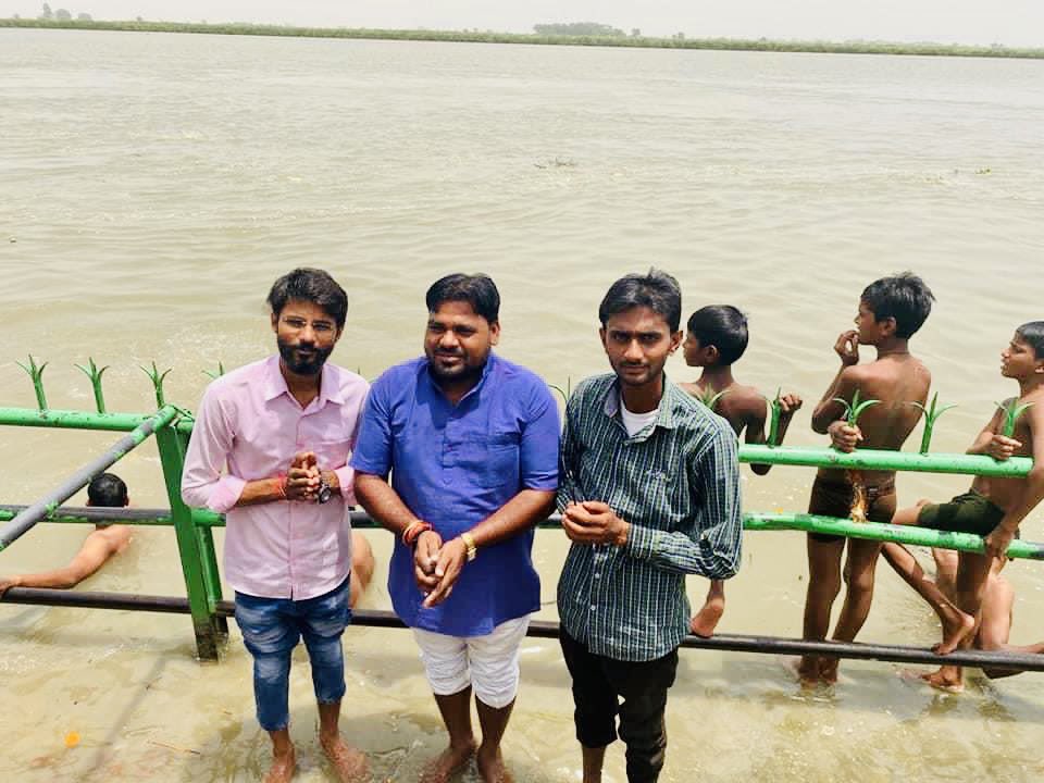 LateshLodhi1's tweet photo. आज आदरणीय जिला अध्यक्ष श्री धर्मवीर सिंह लोधी जी व युवा मोर्च�� टीम के साथ बुद्ध पूर्णिमा के पावन अवसर पर नरौरा घाट पर मोक्षदायिनी माँ गंगा में स्नान कर पूजा अर्चना की…
@RajveersinghUP 
@thisissanjubjp 
@Dharamveer501 https://t.co/flz38a5HnC