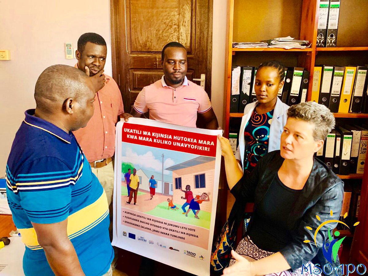 msoapomtwara's tweet photo. Ziara ya Meneja wa Programu wa SAUTI MPYA alipotembelea Ofisi za #Msoapo Mjini Mtwara na baadae kufanya mazungumzo na Mkurugenzi wetu, pamoja na mambo mengine, we world walipongeza ushiriki na mchango wetu kwenye mradi wa miaka 2 wa SAUTI MPYA.
@sautimpya https://t.co/9qWvQtus2O