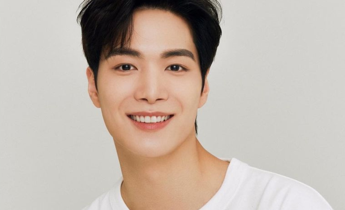 allkpop's tweet photo. #KimJongHyun (#NUEST's #JR) officially signs with Evermore Entertainment https://t.co/2DpKb65SIY https://t.co/PH8JK0ZRi1