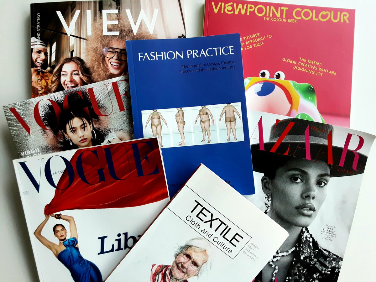 dissenydoc's tweet photo. Entre les #revistesdedisseny 📚de #moda👚 que rebem periòdicament, hi trobareu clàssics com #Vogue o @harpersbazaarES, de #tendències com #View i #ViewpointColour, o acadèmiques com #FashionPractice i #Textile.
📝Disponibles a sala.
📅Horaris: de dimarts a divendres, 15-20h. https://t.co/ur0AsdljOL