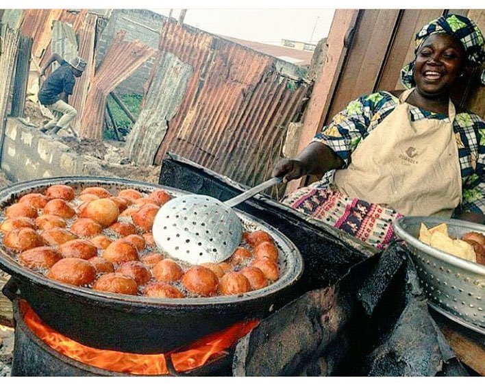 Who never chop puff puff; hands in the air.✊🏿✊🏿
No hands.
First love.
@LordVeto.