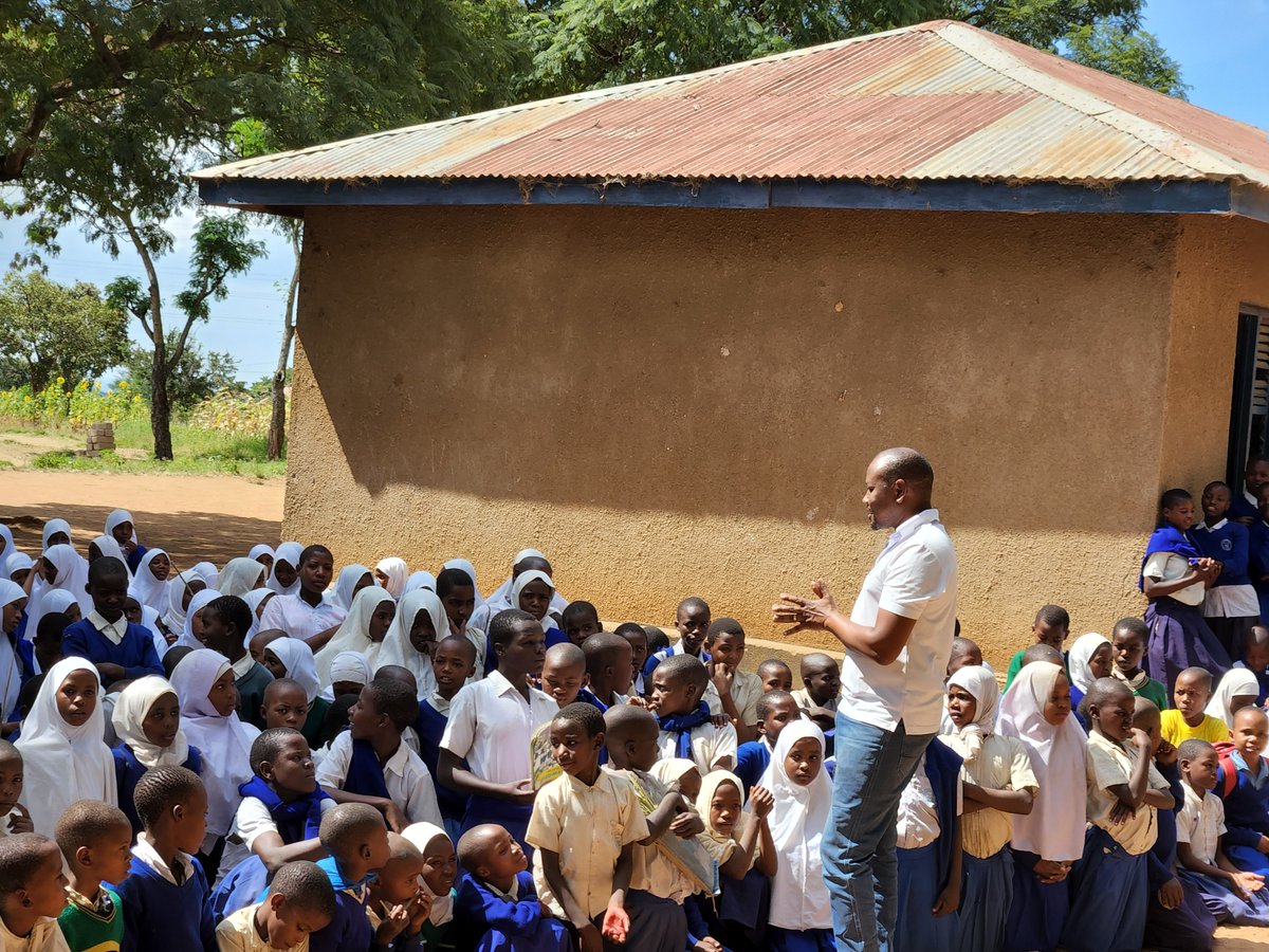 EducationAAW's tweet photo. Four days for intensive anti rabies activities in Singida. 2days spent for community education and sensitisation and the same to the Pupils in Public schools so as to raise awareness to the community and children, how to be safe around the dog's.351 Dog's and 77 Cat's Vaccinated https://t.co/xI1xtXgiCY