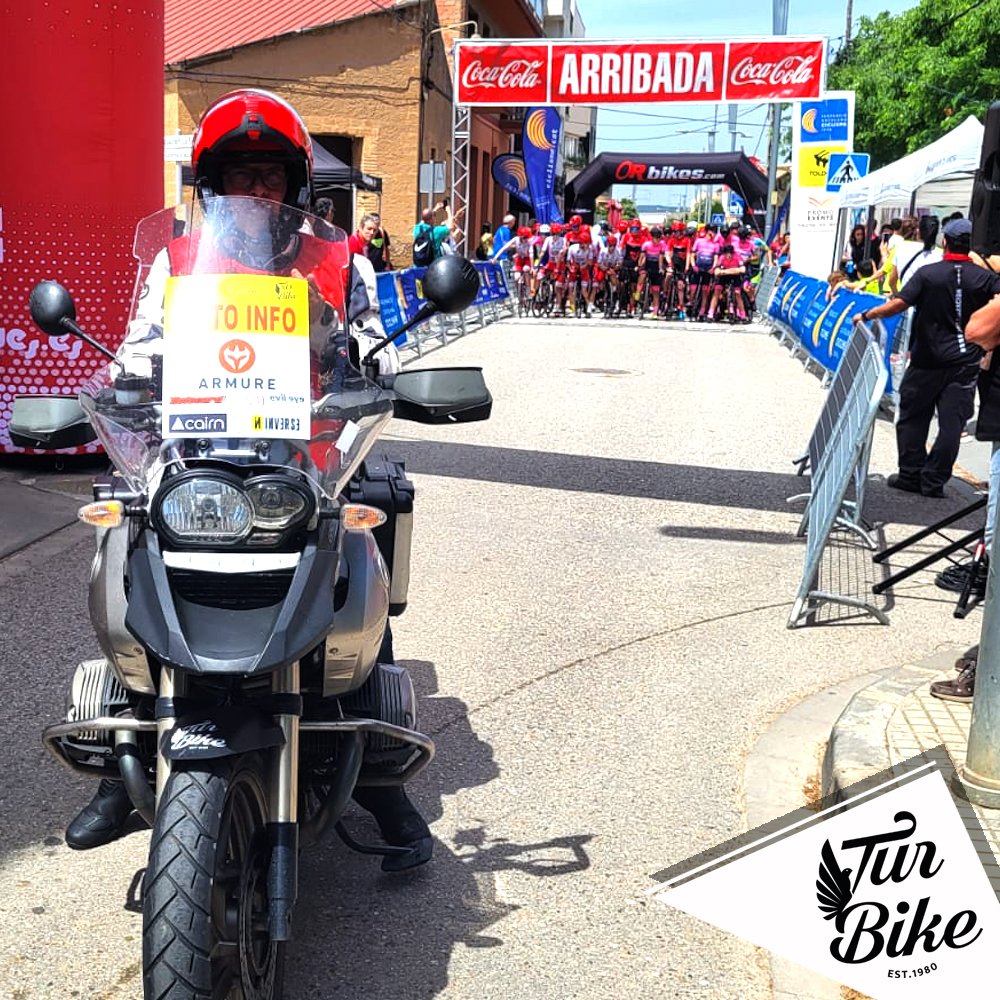 El pasado sábado realizamos las comunicaciones y moto información de la carrera Terra de Garnatxes en Gandesa de la Copa Catalana de carretera. Más de 150 ciclistas tomaron la salida en un recorrido exigente preparado por el @garnatxabikers y que ofreció carreras muy competidas.