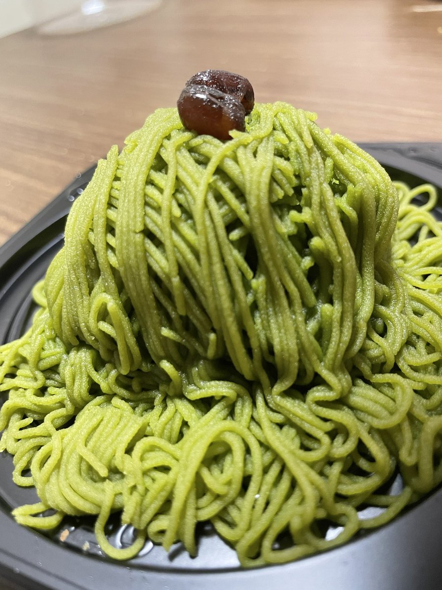 抹茶モンブランうまし♡

娘と美味しく食べてたのに、旦那に｢モルボルみたいやな｣とか言われて殺意わいた←