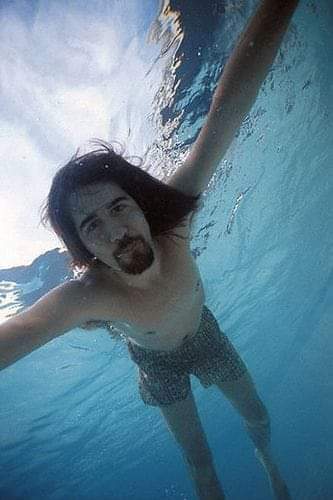 Happy birthday 
Krist novoselic (16-5-65) 