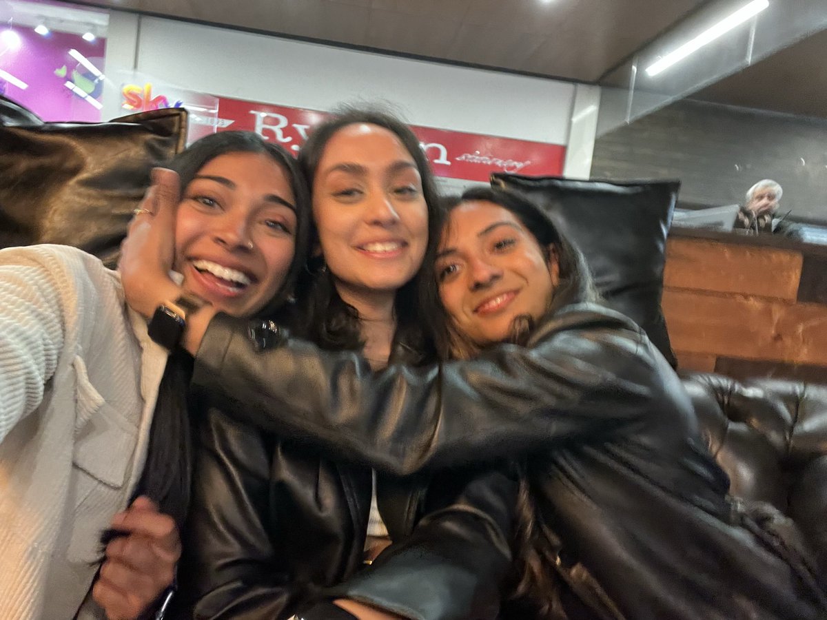 neepa1012's tweet photo. sisters reunite: london edition https://t.co/HieLEPLPoW