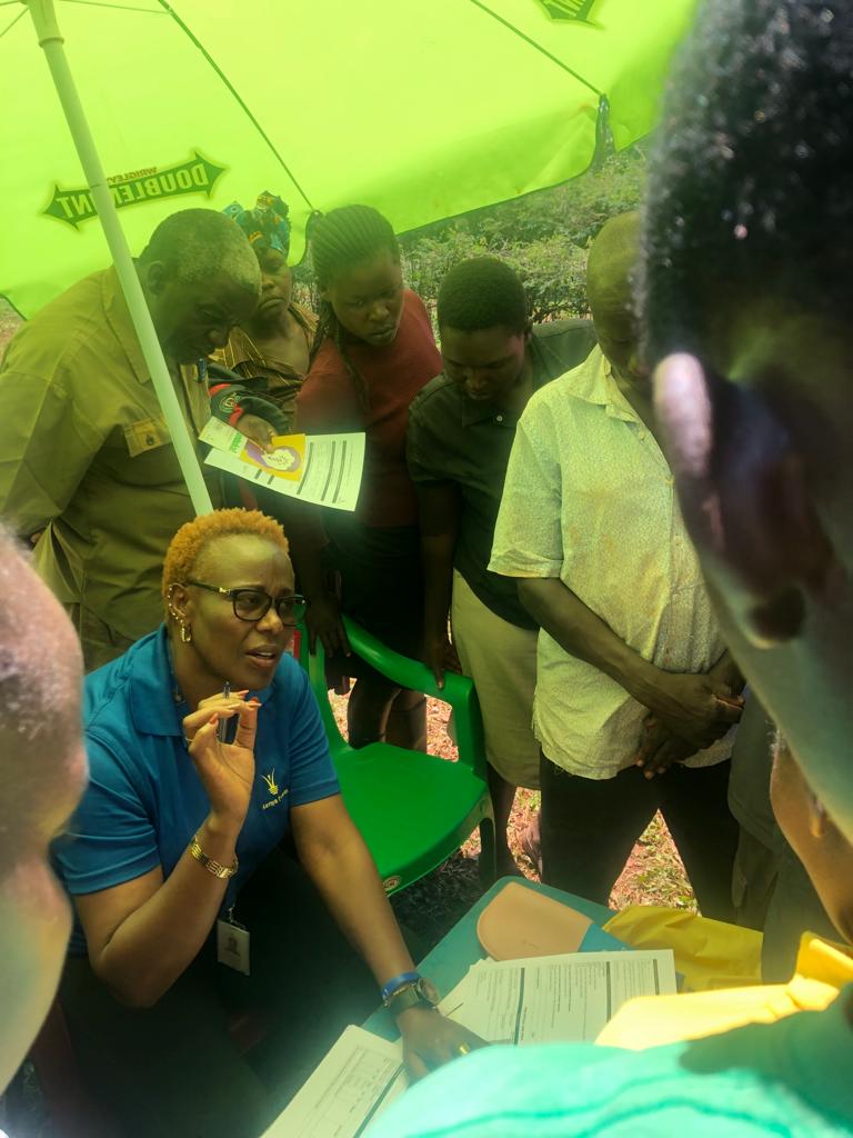 KenyaPower's tweet photo. Hellen Cherono Mogire, CX officer, at Mekonge in Kisii, conducts customer education on Kenya Power products, wayleave encroachment, trace maintenance, the application processes, and the various communication channels.
#KenyaPowerAtWork https://t.co/89KX0uLGc2