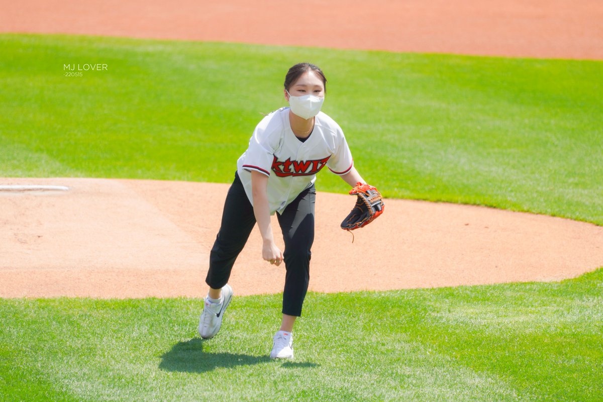mjlover0909's tweet photo. 220515 KT시구
#최민정 #쇼트트랙 https://t.co/Pbpv7COxEK