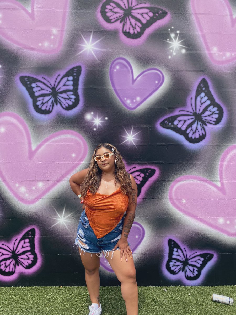 MiaRangel_'s tweet photo. Please tell your lovers and friends 💜😙💜💕 https://t.co/BkxjqW3T0T