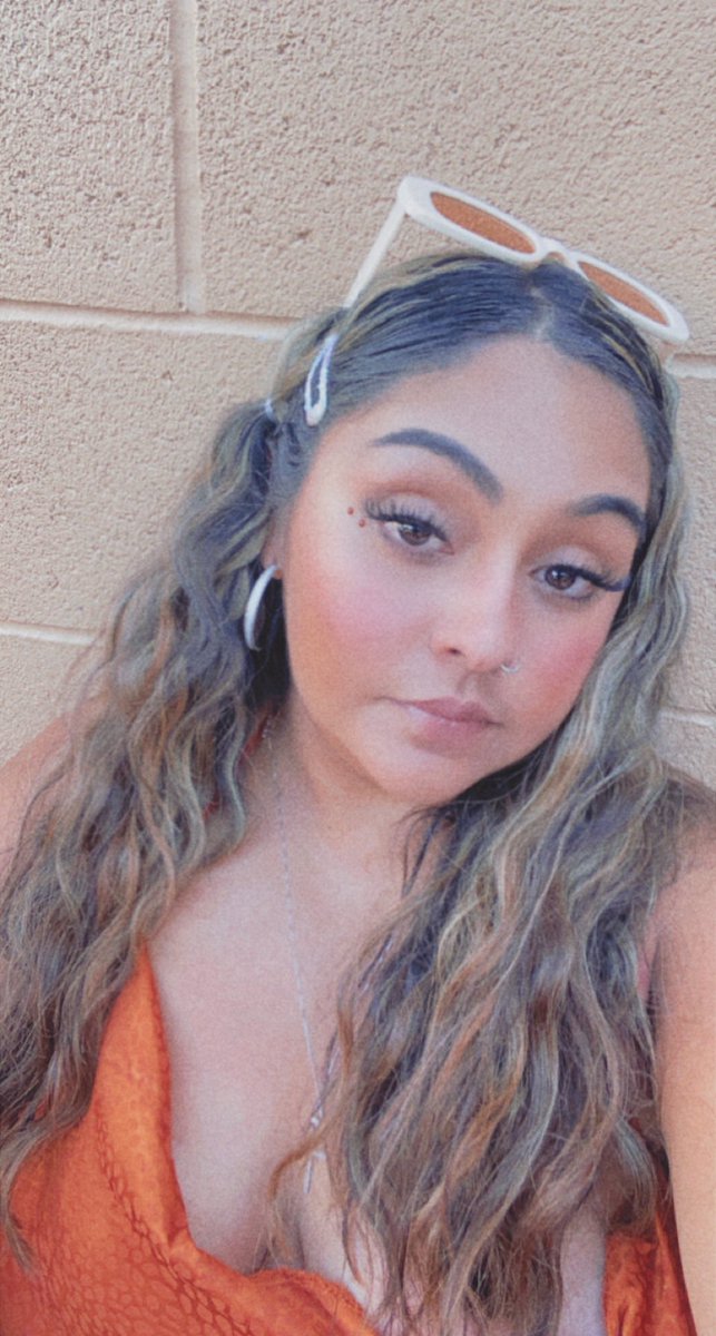 MiaRangel_'s tweet photo. Please tell your lovers and friends 💜😙💜💕 https://t.co/BkxjqW3T0T