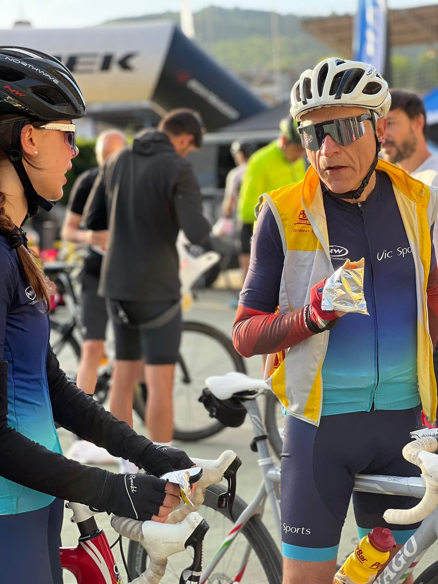 vicsportsafers's tweet photo. Nos llega un álbum de fotos increíble de @terraderemences!💥
El #team de Vic Sports Afers, formado por trabajadores y familiares, participó en la carrera de 100k con un desnivel acumulado de 1280m.
¡Qué bonito fue y que bien lo pasamos! 🧡🚵👏
#vicsports #terraderemences https://t.co/xFh9e0Vxoz