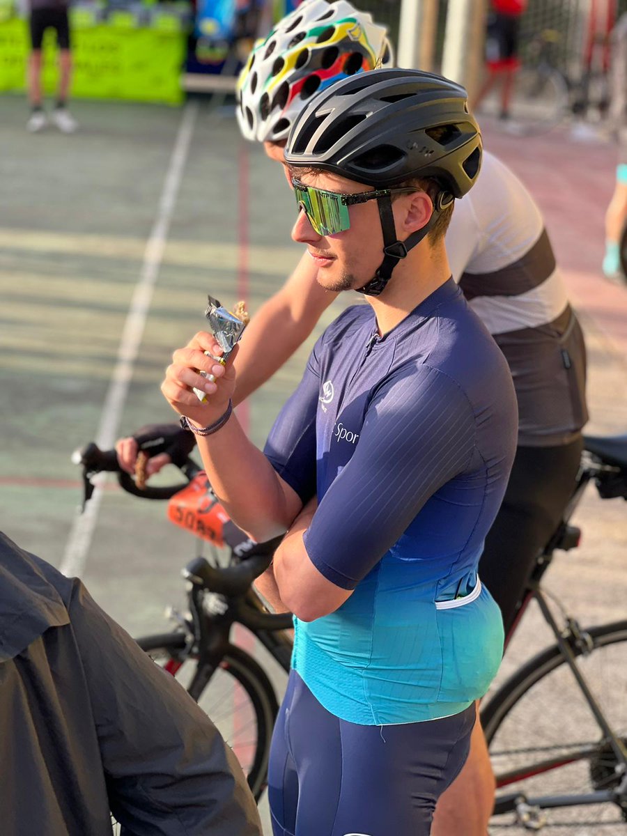 vicsportsafers's tweet photo. Nos llega un álbum de fotos increíble de @terraderemences!💥
El #team de Vic Sports Afers, formado por trabajadores y familiares, participó en la carrera de 100k con un desnivel acumulado de 1280m.
¡Qué bonito fue y que bien lo pasamos! 🧡🚵👏
#vicsports #terraderemences https://t.co/xFh9e0Vxoz