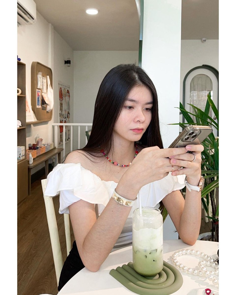 Green tea and Play phone is my favorite 🥰🥰