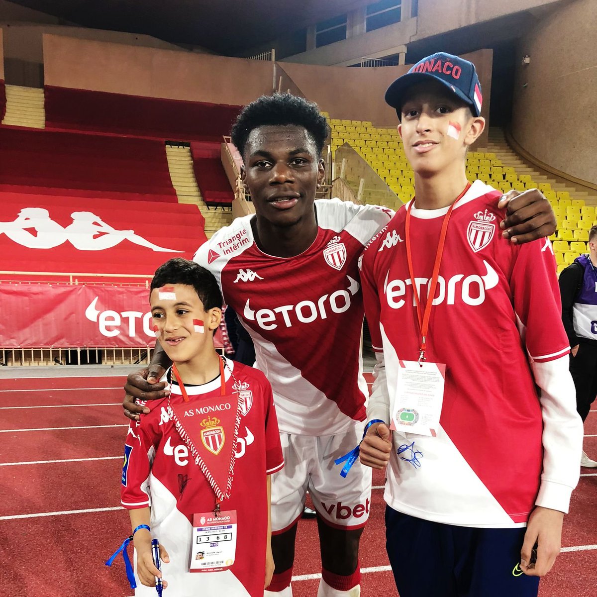 Quelle soirée merveilleuse pour les frères Ahmed et Haron samedi soir, à l'occasion du dernier match à domicile 🏟

⚽️ Un spectacle incroyable et des rencontres inoubliables qui aideront Ahmed dans son combat contre la maladie ❤️🤍 Courage ! 💪

𝗧𝗼𝗴𝗲𝘁𝗵𝗲𝗿 𝗪𝗲 𝗥𝗶𝘀𝗲 ✨