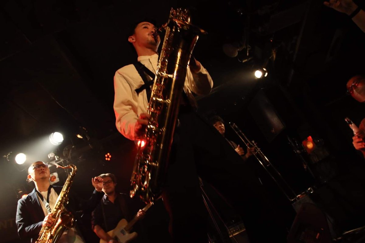 videobrother_'s tweet photo. 【thank youベースメントバー!】
ベースメントバー27周年イベント、ありがとうございました!
ミートもDF7Bもサイコーでしたね!
昔からの仲間たちとの素晴らしいライブとなりました!
達成感!押忍!
photo by lilly
#videobrother
#ベースメントバー27周年
#ミートザホープス
#DF7B https://t.co/smOJx0zDzM