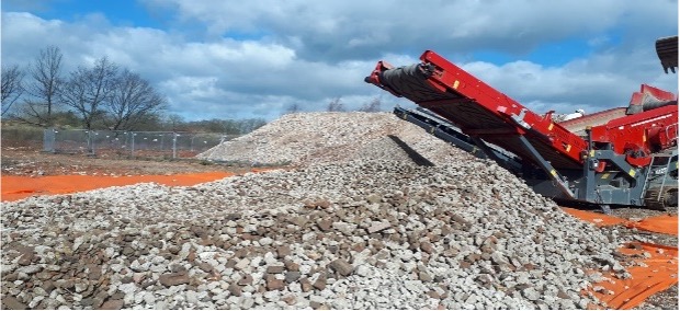 HorizonRem's tweet photo. 💼 Case Study: Pluckley Brickworks #Kent
 🕙 Duration: 14 months (phased)
 📅 Date: Mar 2018 - Aug 2019

Part 2 - Challenges
❗ High amounts of #Asbestos contamination 
❗ High levels of petroleum hydrocarbons
❗ Request for capping layer to be free of charge
#Remediation https://t.co/9uKifSO2Jk