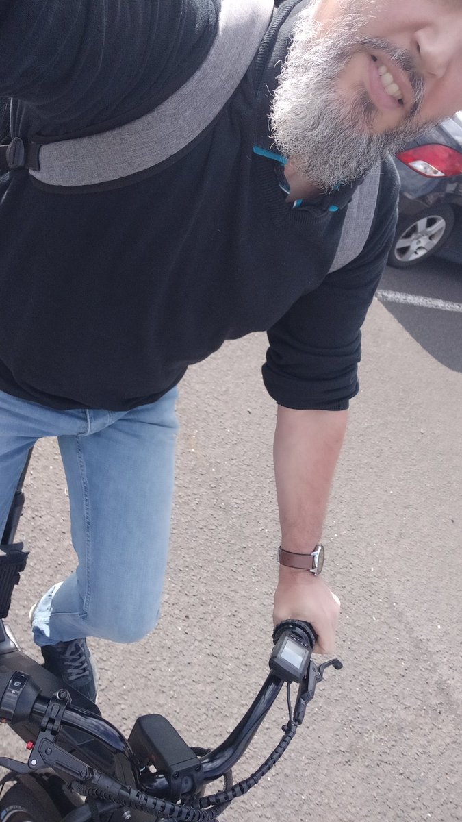 Réunion au Conseil Régional <a href="/auvergnerhalpes/">Auvergne-Rhône-Alpes</a> de Clermont.
Déplacement avec nos nouveaux vélos à assistance électrique.
Merci @poleemploi_ara pour cette initiative 👍🏼