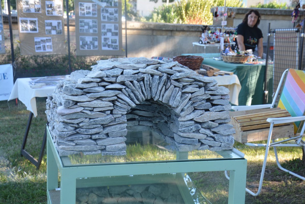 le_cart's tweet photo. Ce jeudi, participez avec les 3 bénévoles de l’Association Nages, Garrigues et Pierres Sèches à la reconstruction d’un mur en #pierres sèches sur nos terrasses… Un moment de #partage aux côtés de #passionnes 
https://t.co/tfkG1ifRKP https://t.co/qQLZR3xbE3