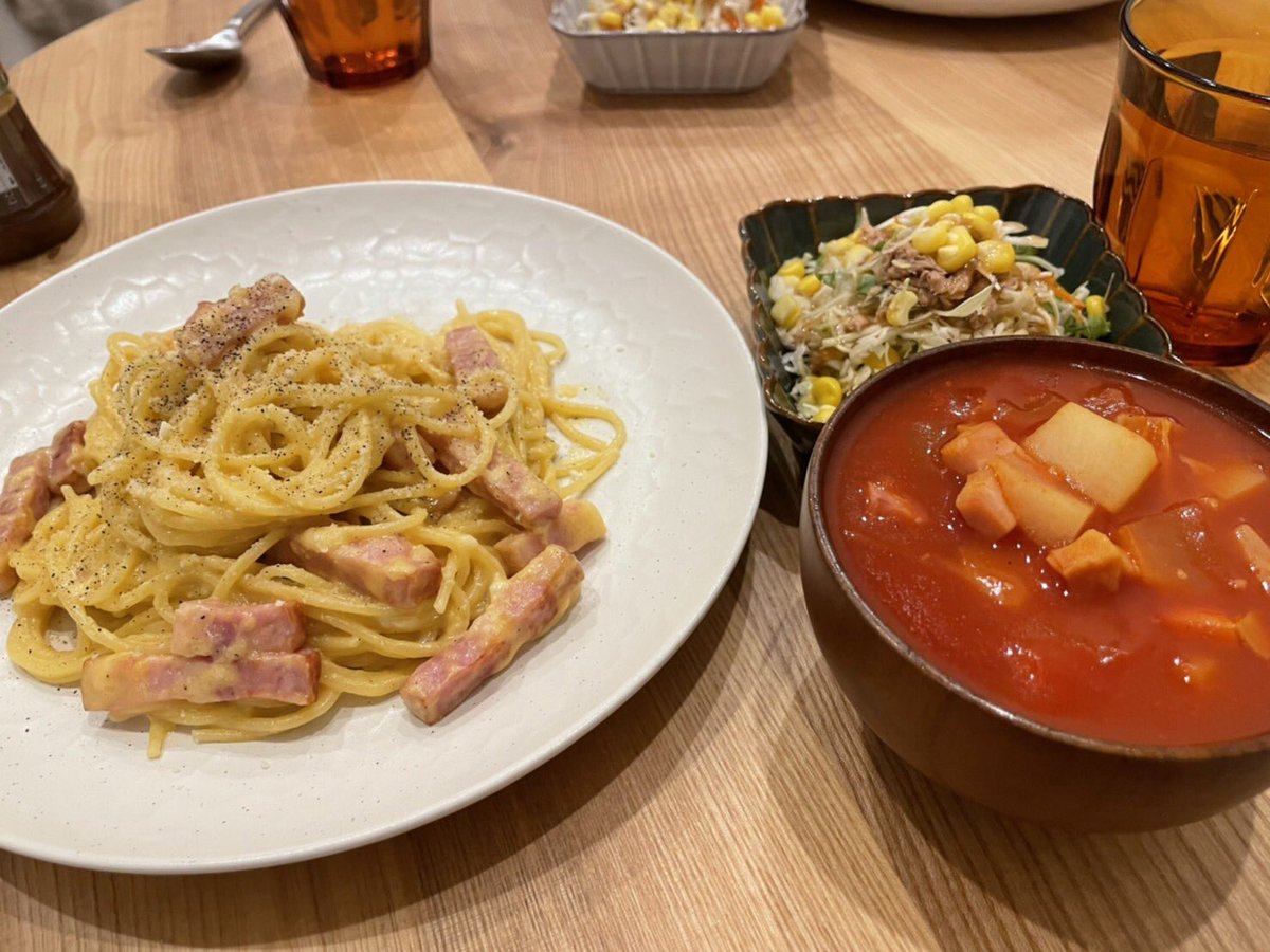 Ac0901ses's tweet photo. 今日からダイエットする、腕立てしまくる https://t.co/rcNGNu4cdn
