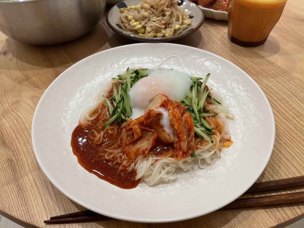 Ac0901ses's tweet photo. 今日からダイエットする、腕立てしまくる https://t.co/rcNGNu4cdn