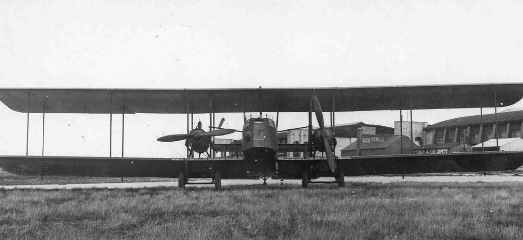 TheSuffolkMan's tweet photo. Pics 1/2 #Vickers #Virginias at #RAF #WorthyDown, #SE5a with early installation of #WolseleyViper engine.  Non standard radiator. #BristolScout C N1607 at #Farnborough 10/5/15.
[Gerald &amp; Adrian Tickner] https://t.co/ek05Uu9tlp