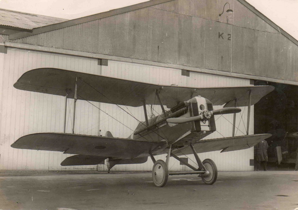 TheSuffolkMan's tweet photo. Pics 1/2 #Vickers #Virginias at #RAF #WorthyDown, #SE5a with early installation of #WolseleyViper engine.  Non standard radiator. #BristolScout C N1607 at #Farnborough 10/5/15.
[Gerald &amp; Adrian Tickner] https://t.co/ek05Uu9tlp