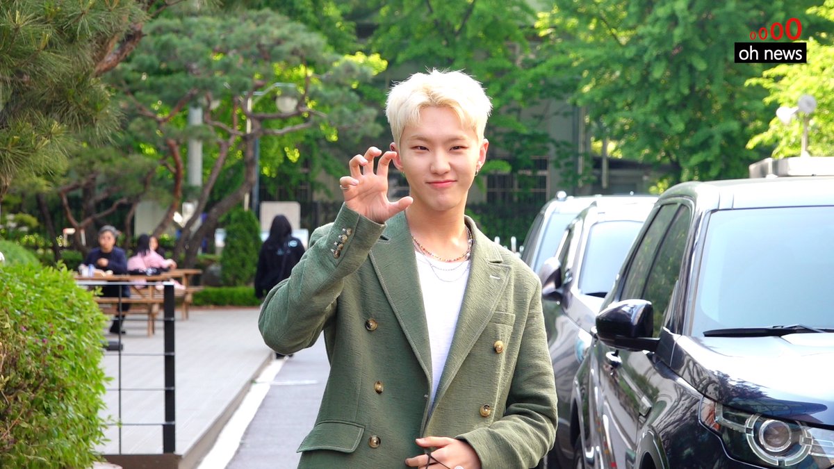 vilelancer's tweet photo. 세븐틴(SEVENTEEN) 호시, ‘호랑이의 미모~’ (@ KBS 불후의명곡 출근길) [O영상] https://t.co/POeQQ7M6kX 출처 @YouTube #세븐틴 #SEVENTEEN #호시 https://t.co/JucdTA393D