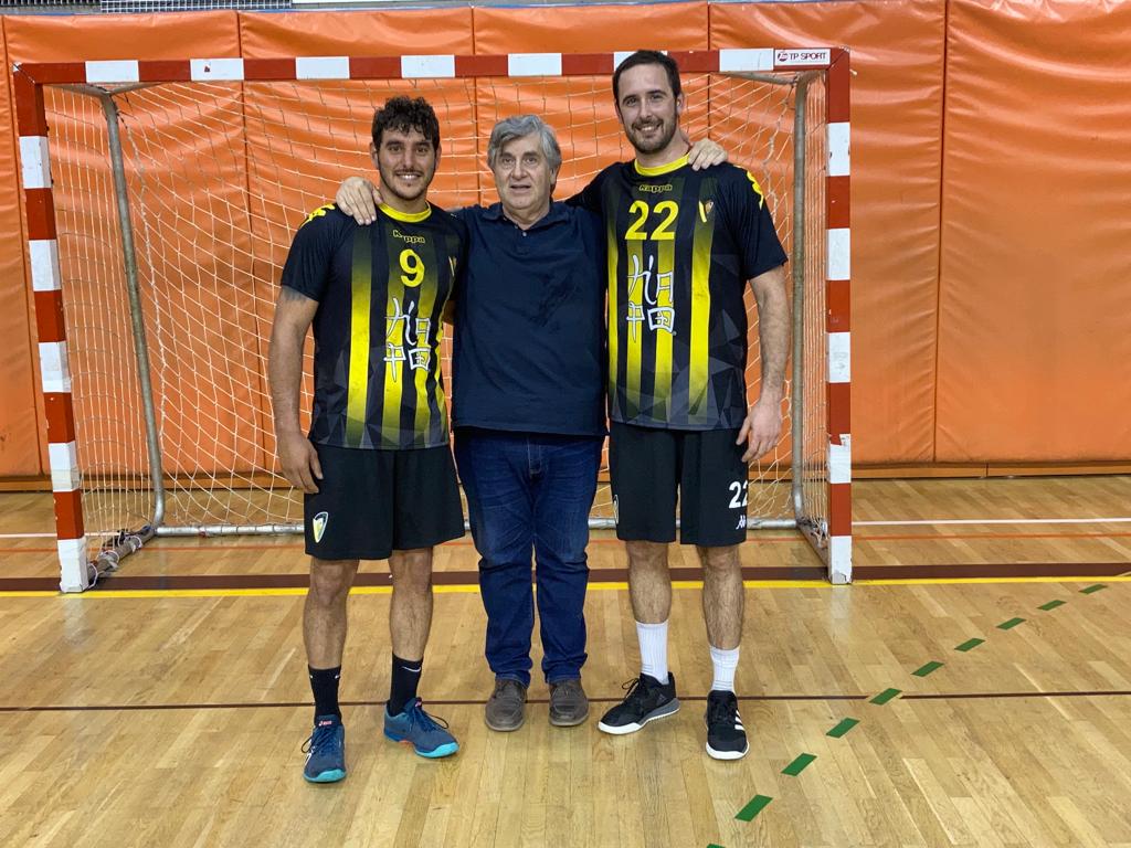 cjhmataro's tweet photo. 🔝🔝Dissabte va ser el darrer partit per a en Jan Bonamusa i en Berenguer Chiva, jugadors incorporats des de petits que i han desenvolupat tota la seva carrera esportiva al Club. Moltes gràcies x vostre #compromís #esforç #dedicació. Us trobarem molt a faltar‼️#exemple 💪🙌💛🖤🐝 https://t.co/y3sr1j7Bv5