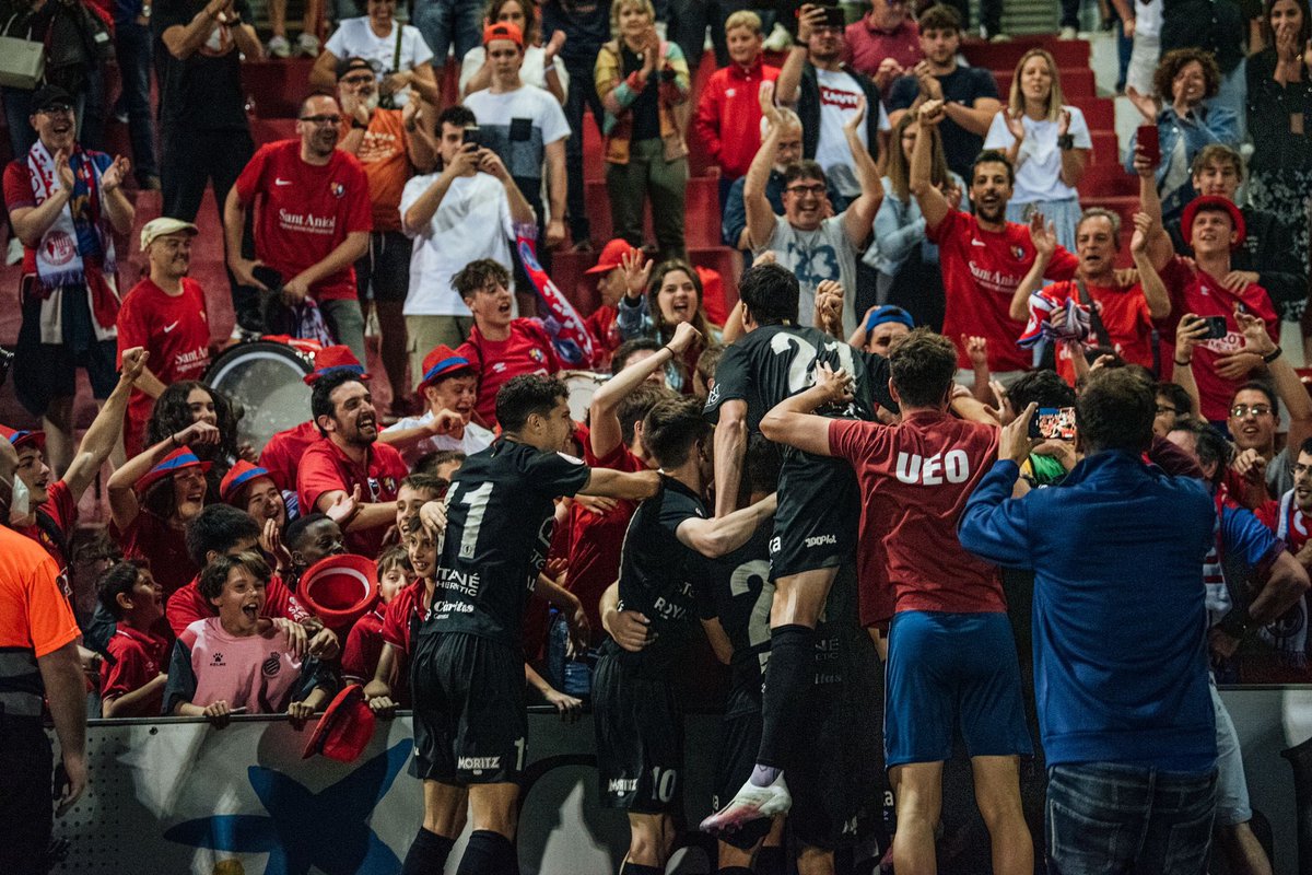 Ahir era un dels que va animar de valent a la <a href="/UEO1921/">Unió Esportiva Olot</a> A part de felicitar al primer equip, em va fer molta il•lusió veure a tants jugadors del futbol base, de totes les edats, animant com mai al seu equip! Bravo <a href="/UEOplanter/">UE Olot - Planter</a>

Queda un últim pas i prou! Nari!