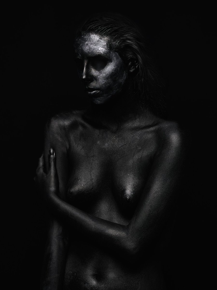 dm_shad's tweet photo. GM fam👹
One of my very early pieces for Under the Black Sun https://t.co/9rEvL2lBzl