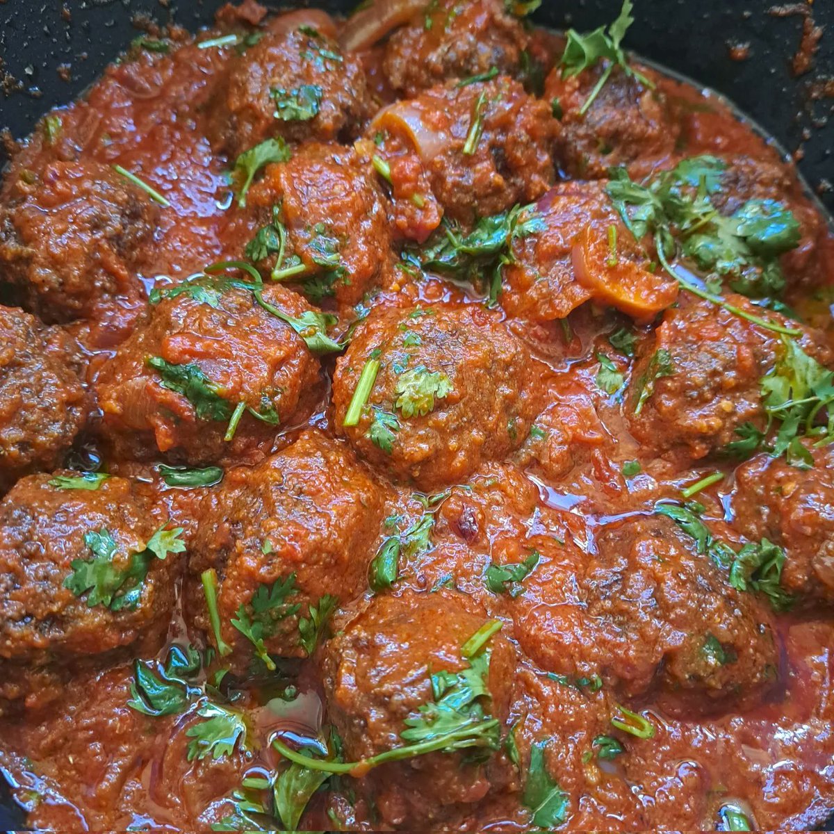mama_hawi's tweet photo. I am big on flavors, spicy savory flavors and that is what I am big on in my kitchen. Hit me up for hits of flavors. I have various services; Meal prep, outdoor and in-house catering,cooking classes, I even cook for you as you enjoy your vacation. 0757924454 for enquires. plz rt https://t.co/j6IEFmBOm5