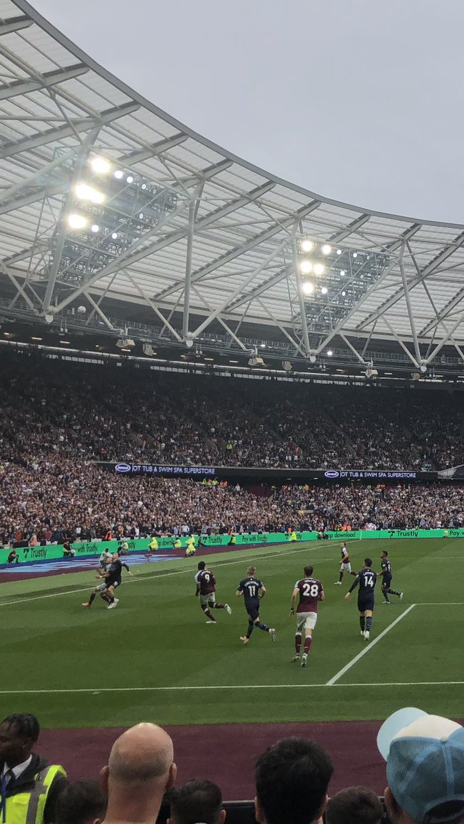 Barkingrunner's tweet image. A lot of people on here regularly question what Soucek offers to the team. You underestimate the importance of winning almost every aerial duel in this pivotal position he plays in. Yesterday was a good example, look at the second goal..