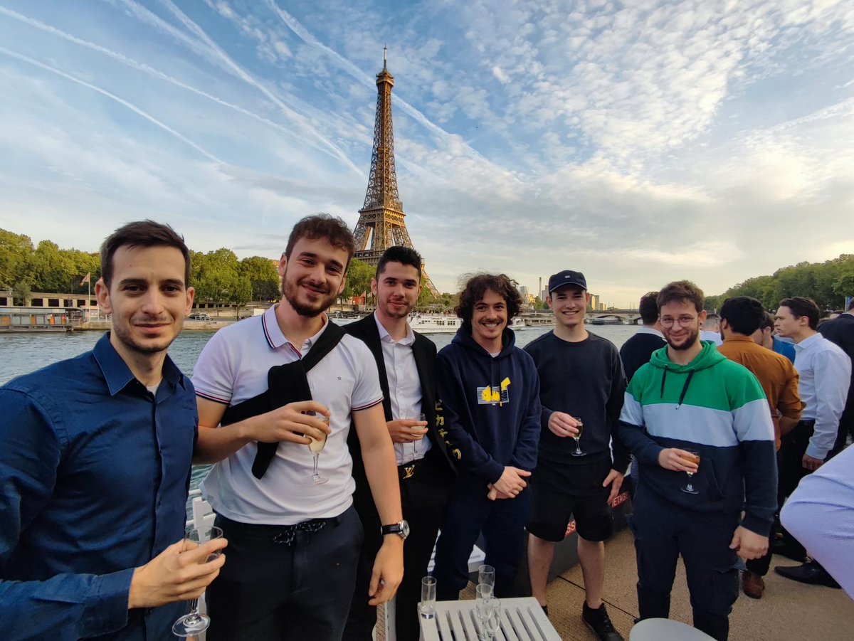 ynov_bordeaux's tweet image. Retour sur la finale de la 4e édition du #Wavegame.

Bravo à Lucas, Romain, Jonathan, Gabriel et Léa de 200IQMulus qui repartent avec la médaille de bronze !

De même pour Anthony, Thomas, Adrien, Yohan, Pierre et Steven des Pires Hat qui cette année s&apos;offrent une belle 3e place