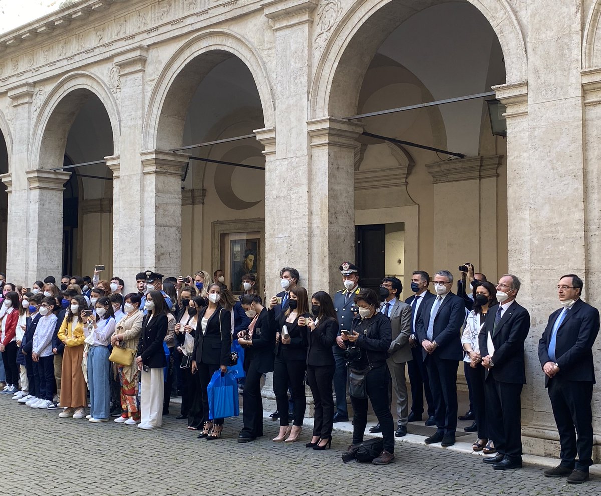 A #PalazzoSpada giornata #legalità, in diretta streaming su youtu.be/z-O-zdwjJwU. 
Presidente #ConsigliodiStato #Frattini “grazie alla banda dell’arma dei carabinieri che ha aperto questa giornata con due inni che ci uniscono nella legalità quello d’Italia e quello d’Europa”