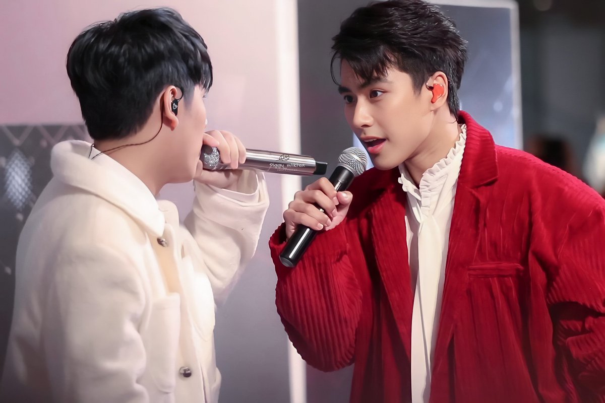 piggy_milktea's tweet photo. มองมามองกลับไม่โกง 😳😳
#SharismaShowcase #โอมนนน #ohmnanon #ohmpawat #mynameisnanon https://t.co/D6jnEBq0at