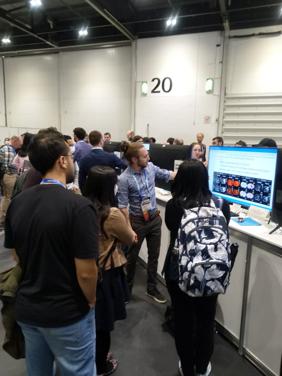 nifm_gin's tweet photo. @benjaminpixyl @pixylmedical @GINeuroGrenoble @Cackowski_S @MichelDojat @E_Barbier_ @TChristenGIN Suite de notre tour des posters avec les travaux de @Thomas__Coudert et Aurélien Delphin sur le MR fingerprinting. Beaucoup de travail autant sur le fond que sur la forme #ChemiseAFleurs #VesteDeCostume https://t.co/0Ki8ruuWUp