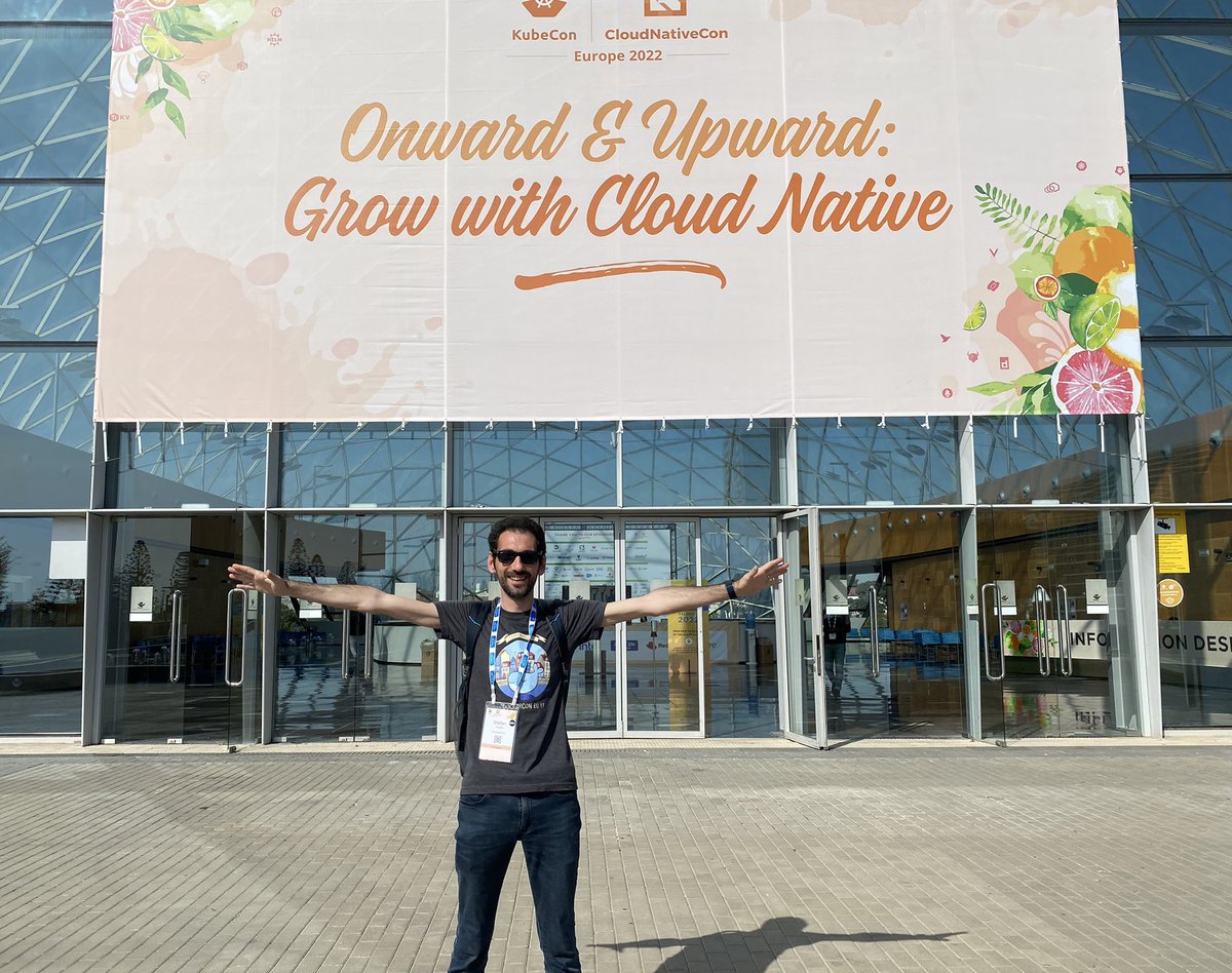 Here we go #KubeConEU 🎉 Flux office hours starts at 1PM room 2H. Come join us 🤗