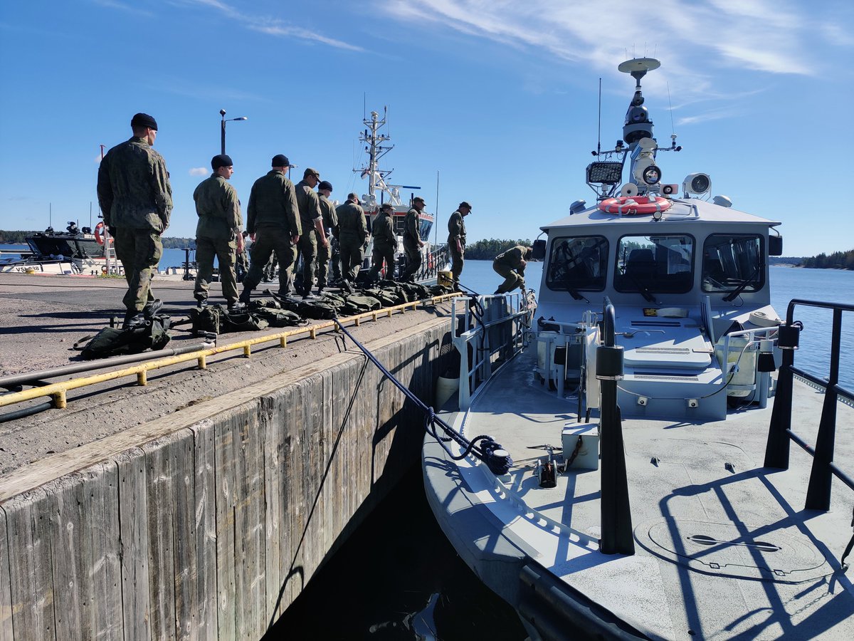 Merivartiosto's tweet photo. @merivartiosto'n viikko 19: Merialueella tehtävämäärät kasvussa – Suunnitelman mukainen kertausharjoitus käynnistyi.
#rajavalvonta #rajaturvallisuus #merivalvonta #meriturvallisuus #rikostorjunta #maanpuolustus #ympäristövahinkojentorjunta
https://t.co/kZxFYpuEby https://t.co/GCYkc1aSSr
