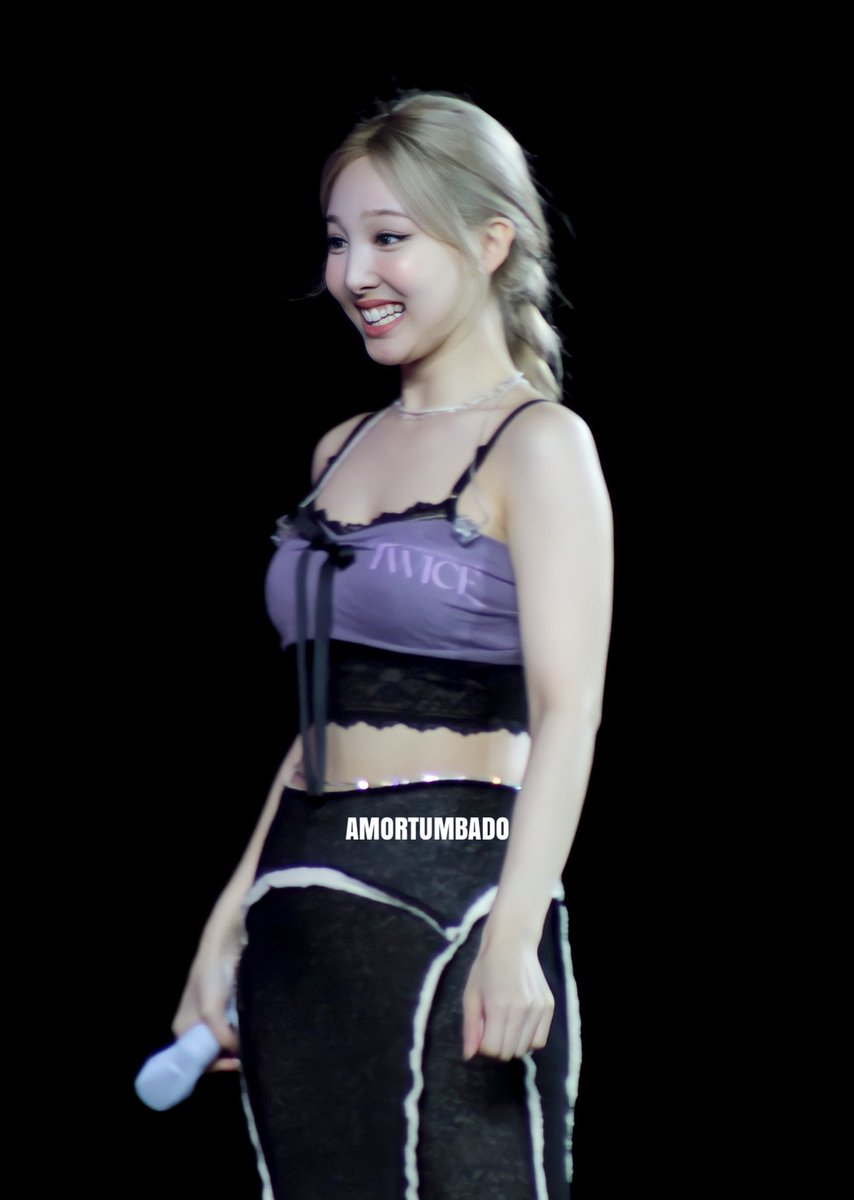 AMORTUMBADO's tweet photo. 220514 TWICE ENCORE in LA

#TWICE_4TH_WORLD_TOUR_ENCORE #TWICEINLA #TWICE #NAYEON https://t.co/n42Yslana7
