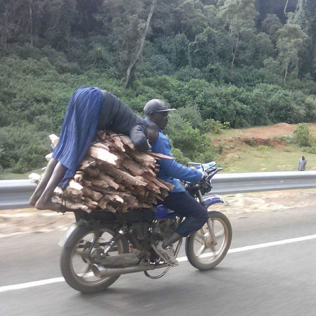 @AAKenya I totally don't advocate for this kind of madness. #3500lives #bodabodasafety #SafetyFirst