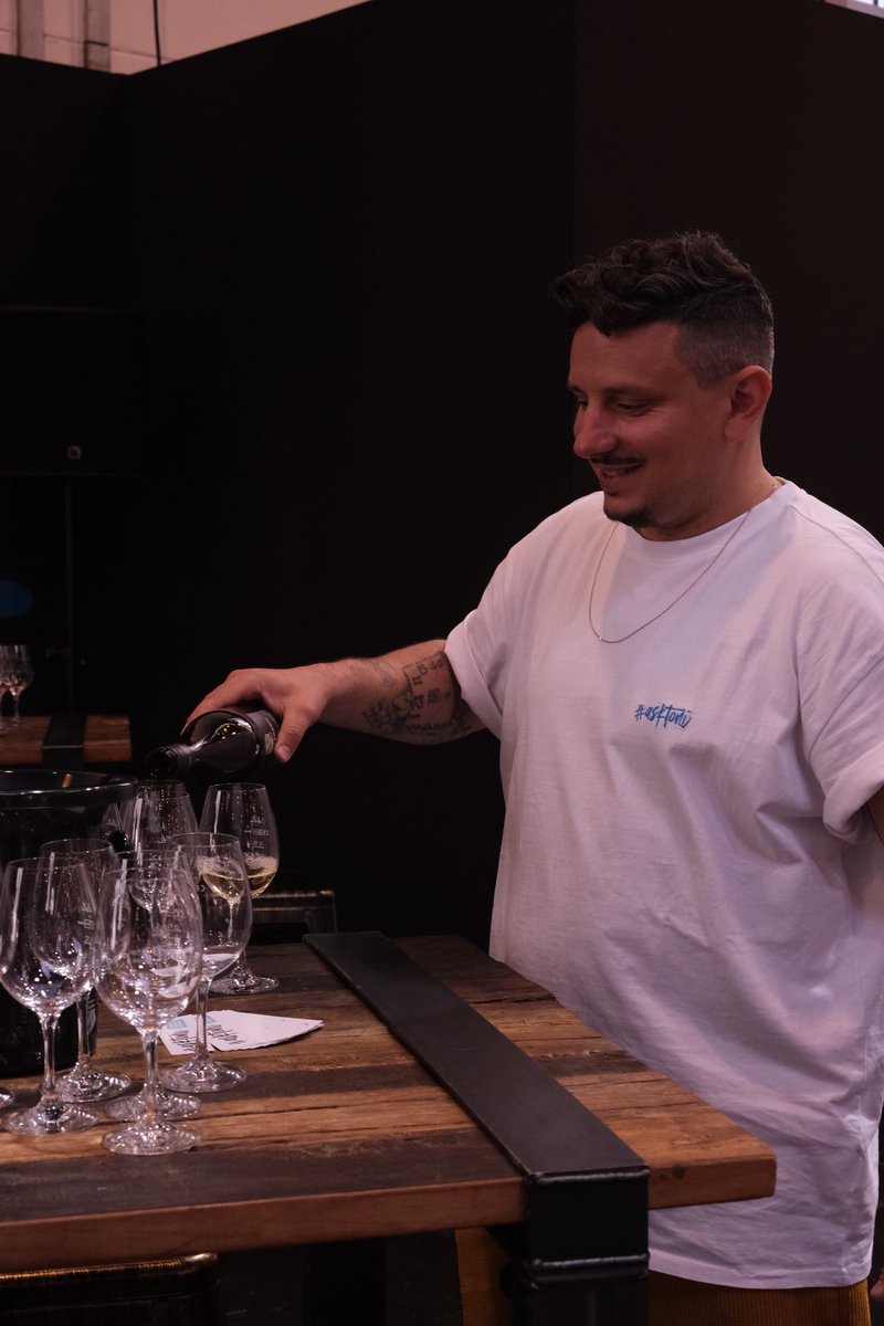ProWein's tweet photo. We started into second day of #ProWein2022 with #asktoni and #urbangastronomy:

10.00 "How to ProWein" (Level 1)
 12.00 Gastro Workshop (Level 2)  14.00 "Music in a glass" with winemaker interview  16.00 Gastro workshop (Level 3)  18.00 Open https://t.co/o9j7BDyTUP https://t.co/OsAt82YdH9